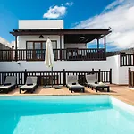 Vista Reina - Luxury 6 Bedroom - Heated Pool- Views - Pool Table - Vista Lobos - *