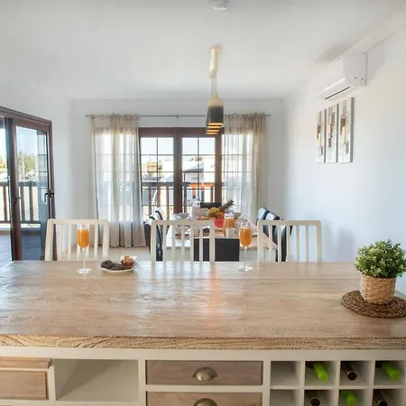 Villa Vista Reina - Luxury 6 Bedroom - Heated Pool- Views - Pool Table - Vista Lobos -