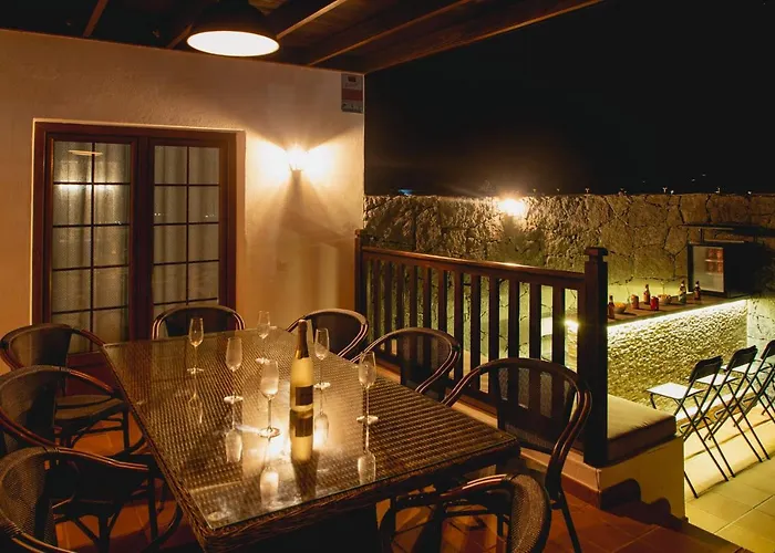 Villa Vista Reina - Luxury 6 Bedroom - Heated Pool- Views - Pool Table - Vista Lobos - Playa Blanca