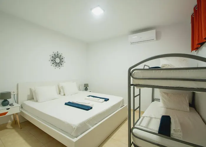 Vista Reina - Luxury 6 Bedroom - Heated Pool- Views - Pool Table - Vista Lobos - Playa Blanca