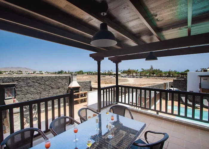 Vista Reina - Luxury 6 Bedroom - Heated Pool- Views - Pool Table - Vista Lobos - Playa Blanca