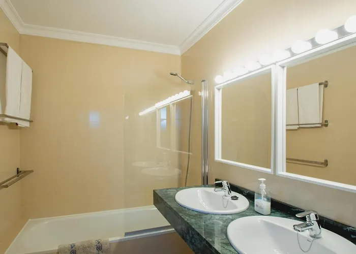 Vista Reina - Luxury 6 Bedroom - Heated Pool- Views - Pool Table - Vista Lobos -