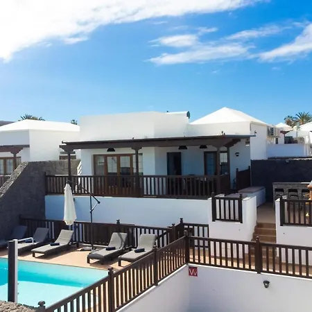 Vista Reina - Luxury 6 Bedroom - Heated Pool- Views - Pool Table - Vista Lobos - * Playa Blanca