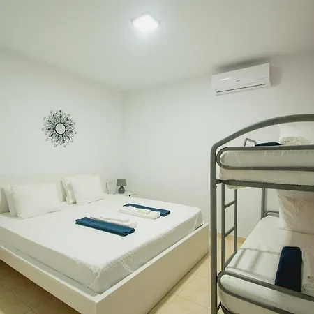 Vista Reina - Luxury 6 Bedroom - Heated Pool- Views - Pool Table - Vista Lobos - Playa Blanca