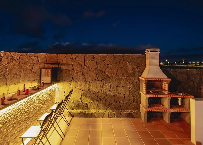 Vista Reina - Luxury 6 Bedroom - Heated Pool- Views - Pool Table - Vista Lobos - Villa Playa Blanca (Lanzarote)