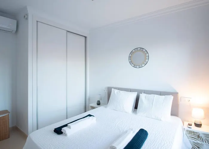 Vista Reina - Luxury 6 Bedroom - Heated Pool- Views - Pool Table - Vista Lobos -